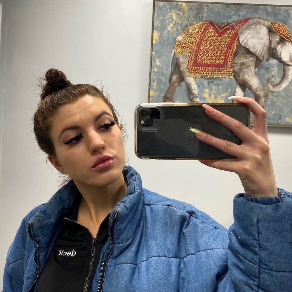 Meet your Posher, Abbe